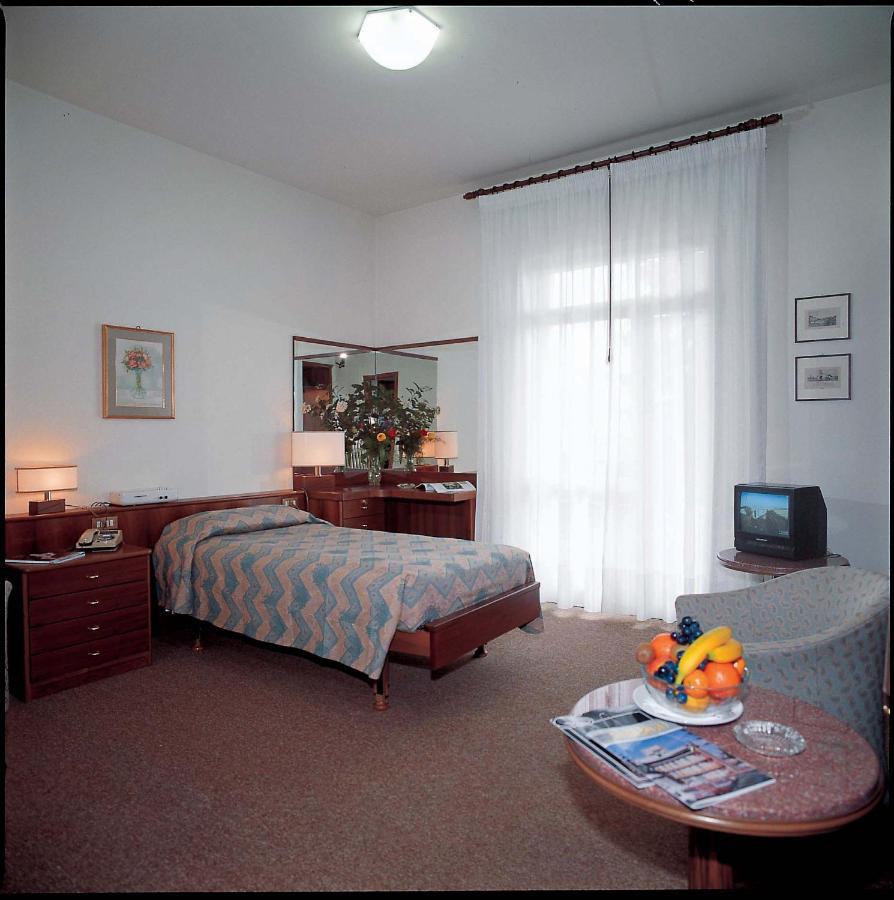 Hotel Ariston Molino Buja Абано Терме Стая снимка